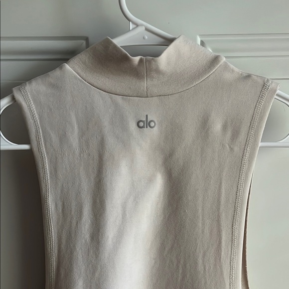 Alo Yoga Move Tank - Picture 2 of 8